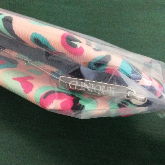 CLINIQUE 3-Pc Gift Set – 2 Love Pop #13 Lipsticks + Cheetah Print Cosmetic Bag - Picture 5 of 14